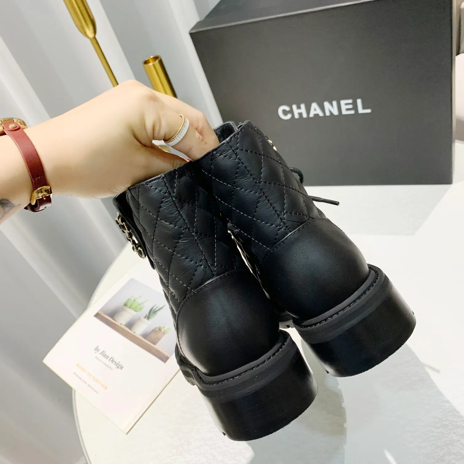 👟👟Ex-factory price 560👟👟 Women's shoes, women's clothing, women's shoes, women's clothing 2021CHANEL Chanel new style, 5-40, 34, 41 customized, fabric: cowhide, sheepskin lining, heel height 3cm, color: black, apricot, white,. Original 1:1 hardware fasteners, welcome to compare.